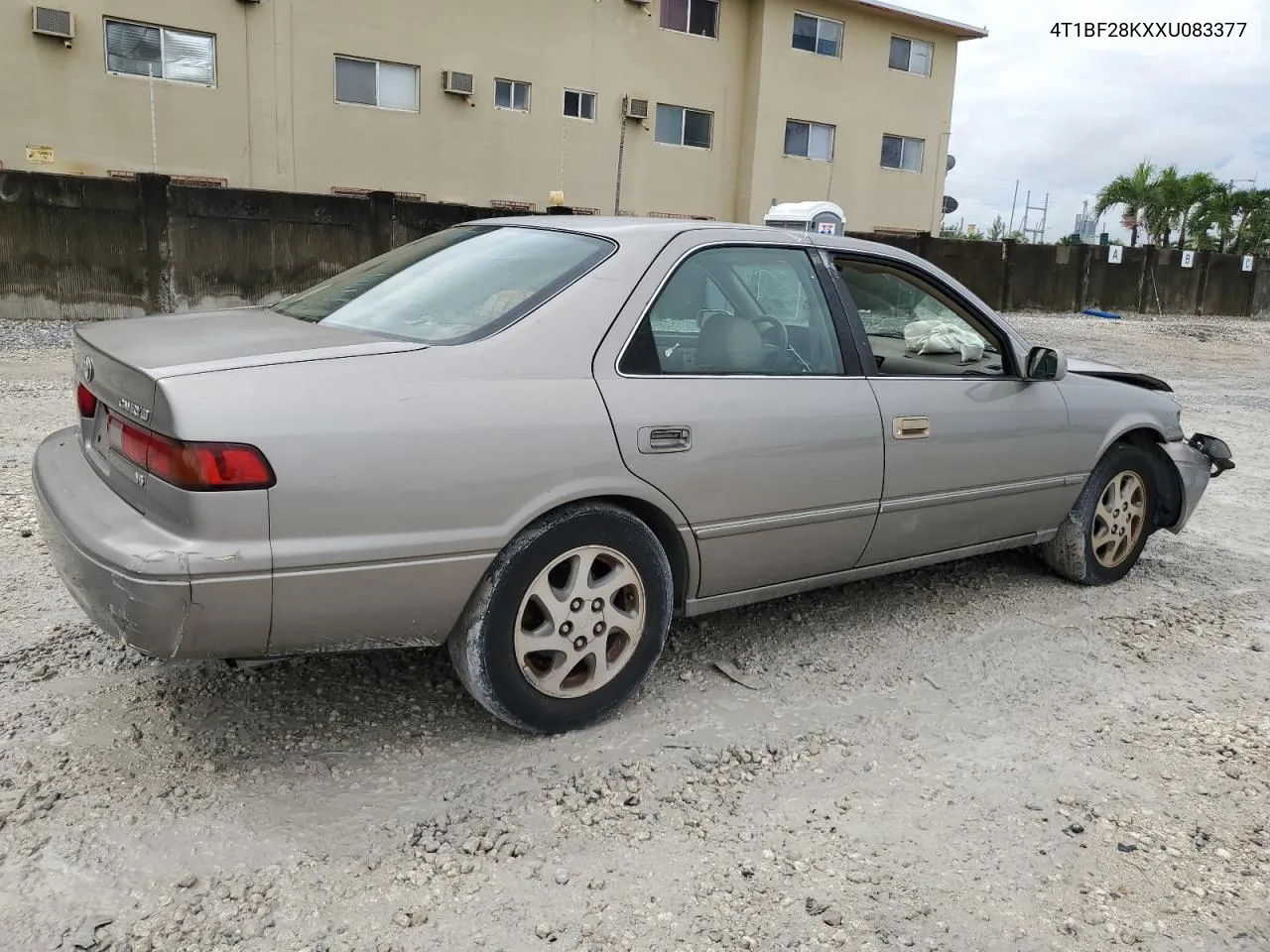 1999 Toyota Camry Le VIN: 4T1BF28KXXU083377 Lot: 74242774