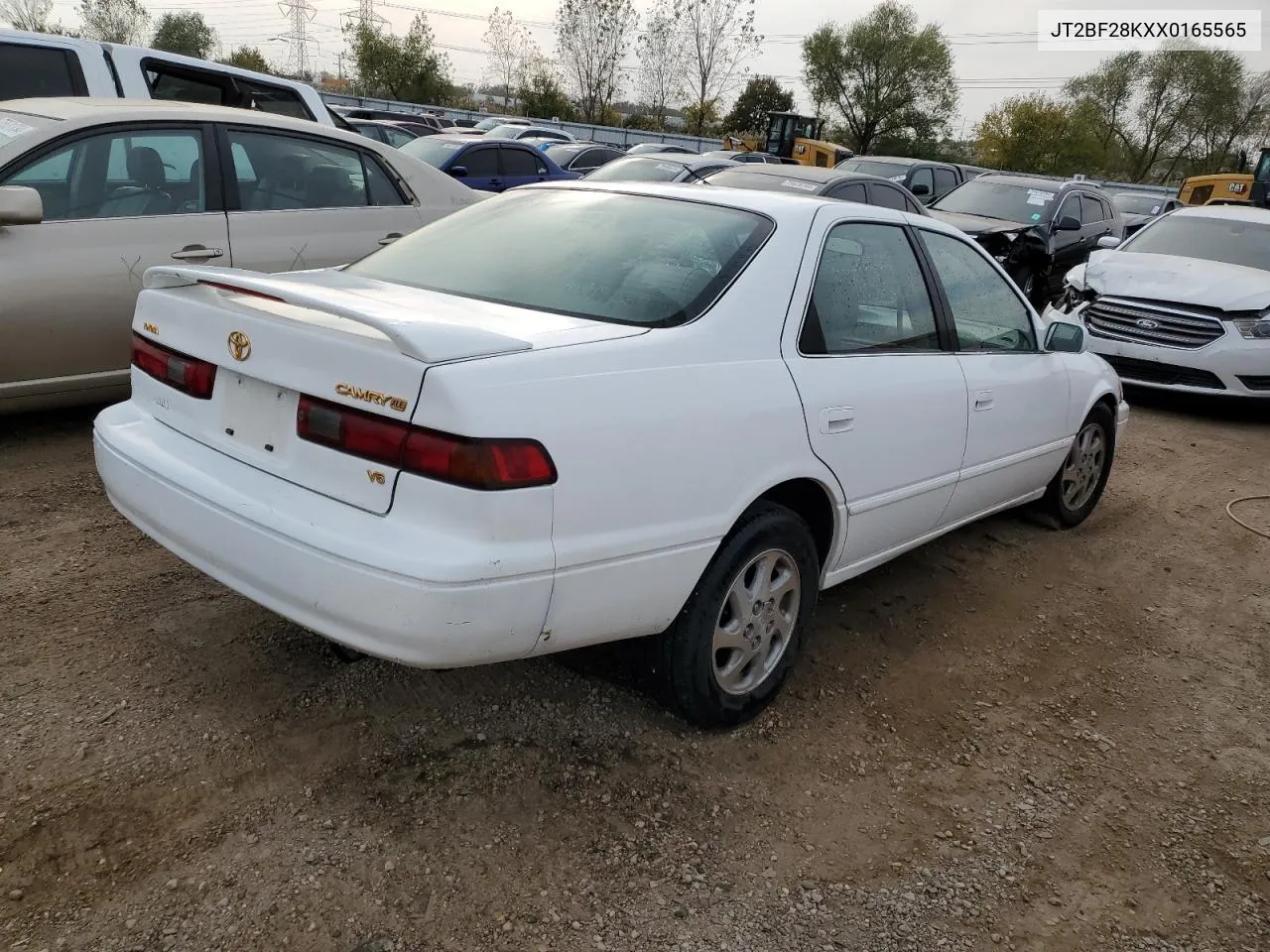 1999 Toyota Camry Le VIN: JT2BF28KXX0165565 Lot: 75600974