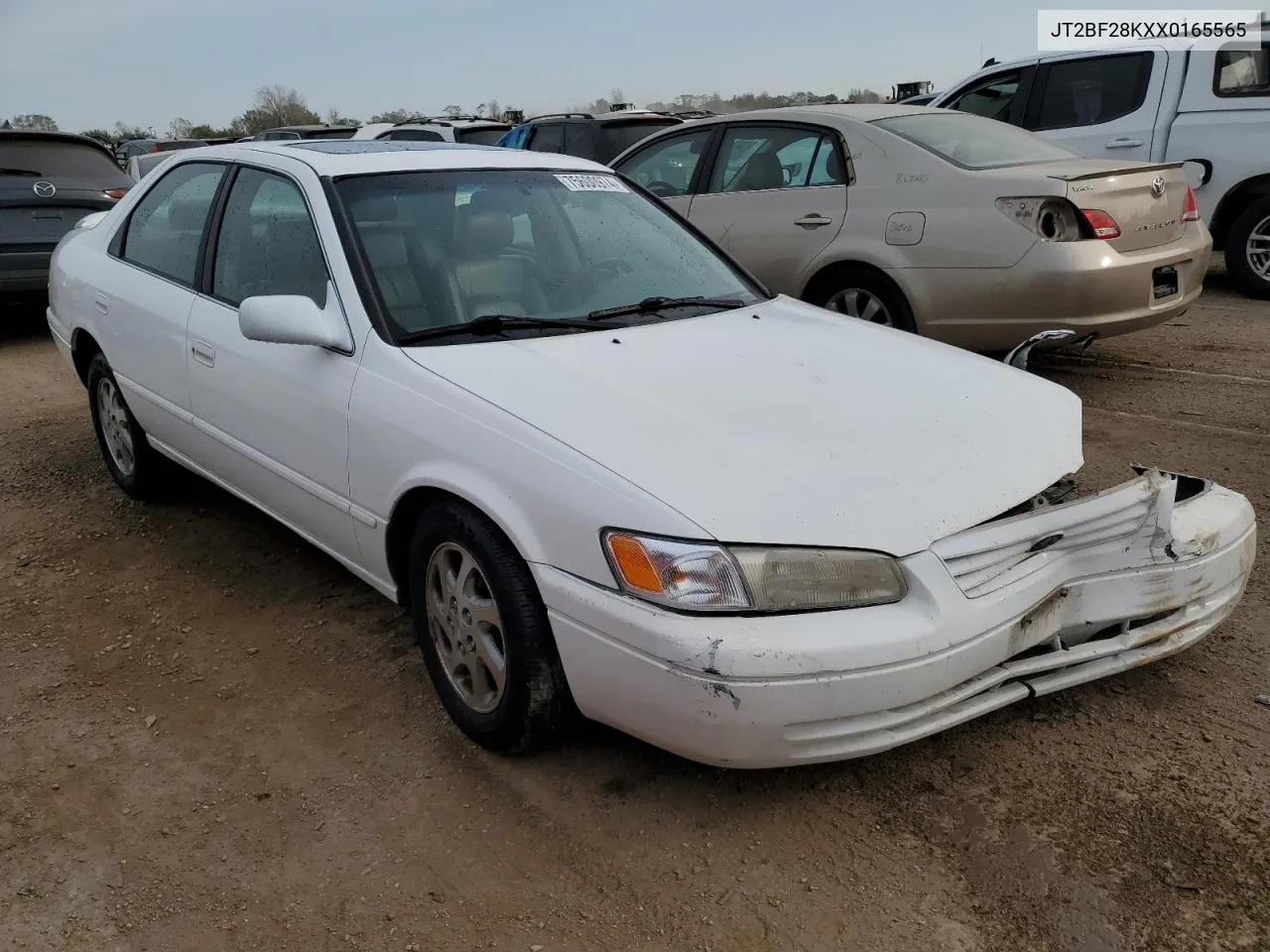 1999 Toyota Camry Le VIN: JT2BF28KXX0165565 Lot: 75600974