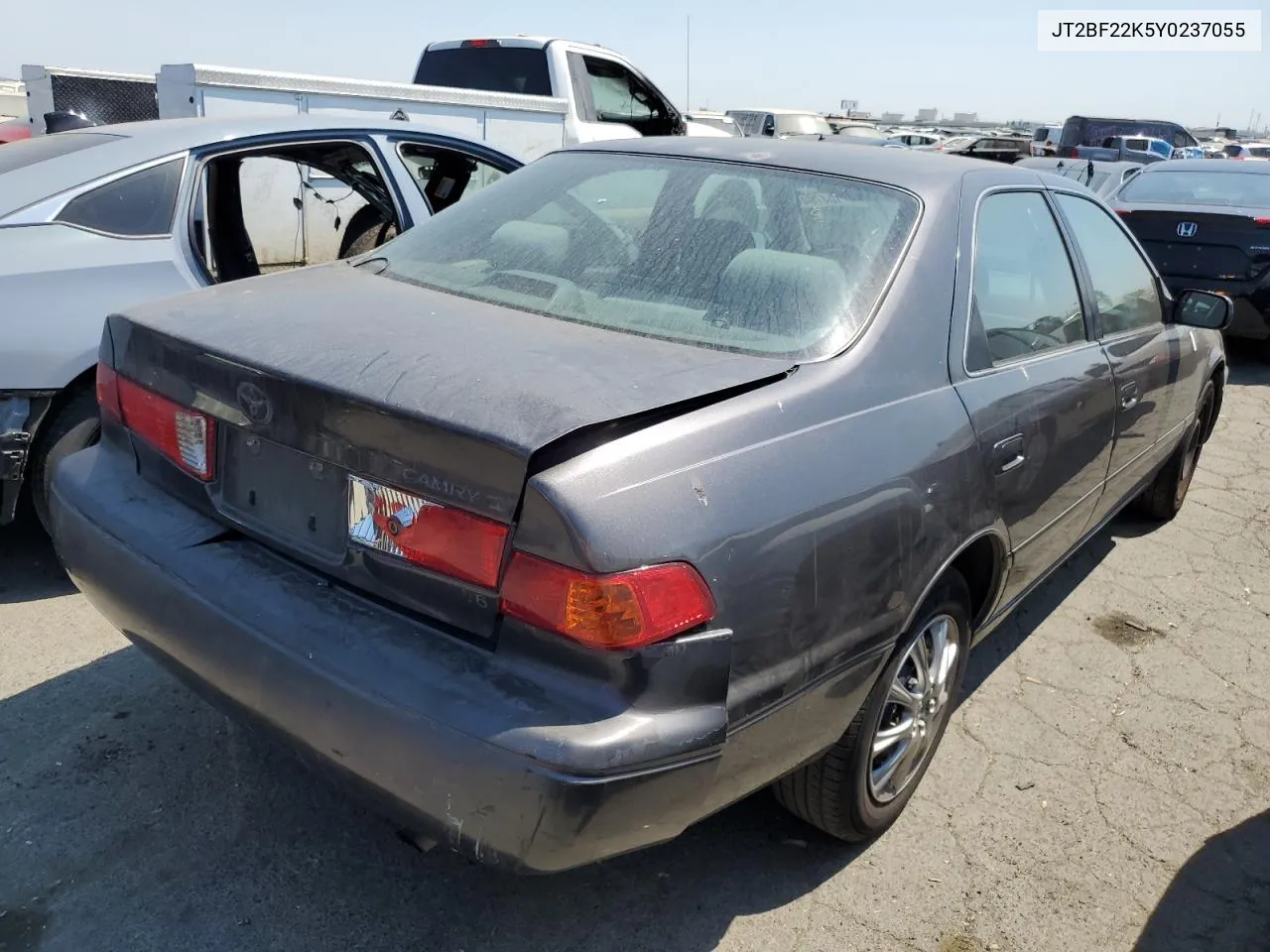 2000 Toyota Camry Ce VIN: JT2BF22K5Y0237055 Lot: 61104704