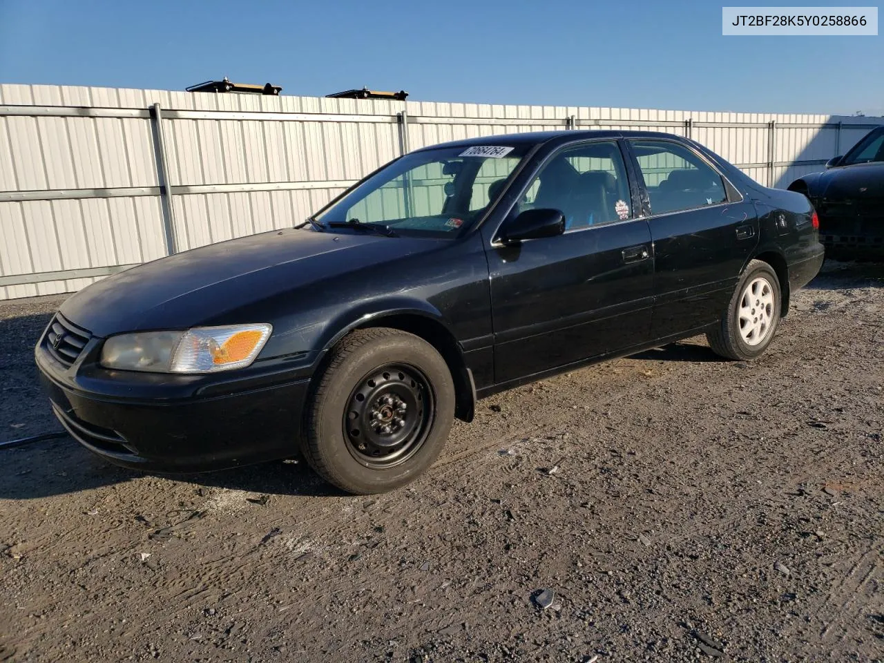 2000 Toyota Camry Le VIN: JT2BF28K5Y0258866 Lot: 70664764