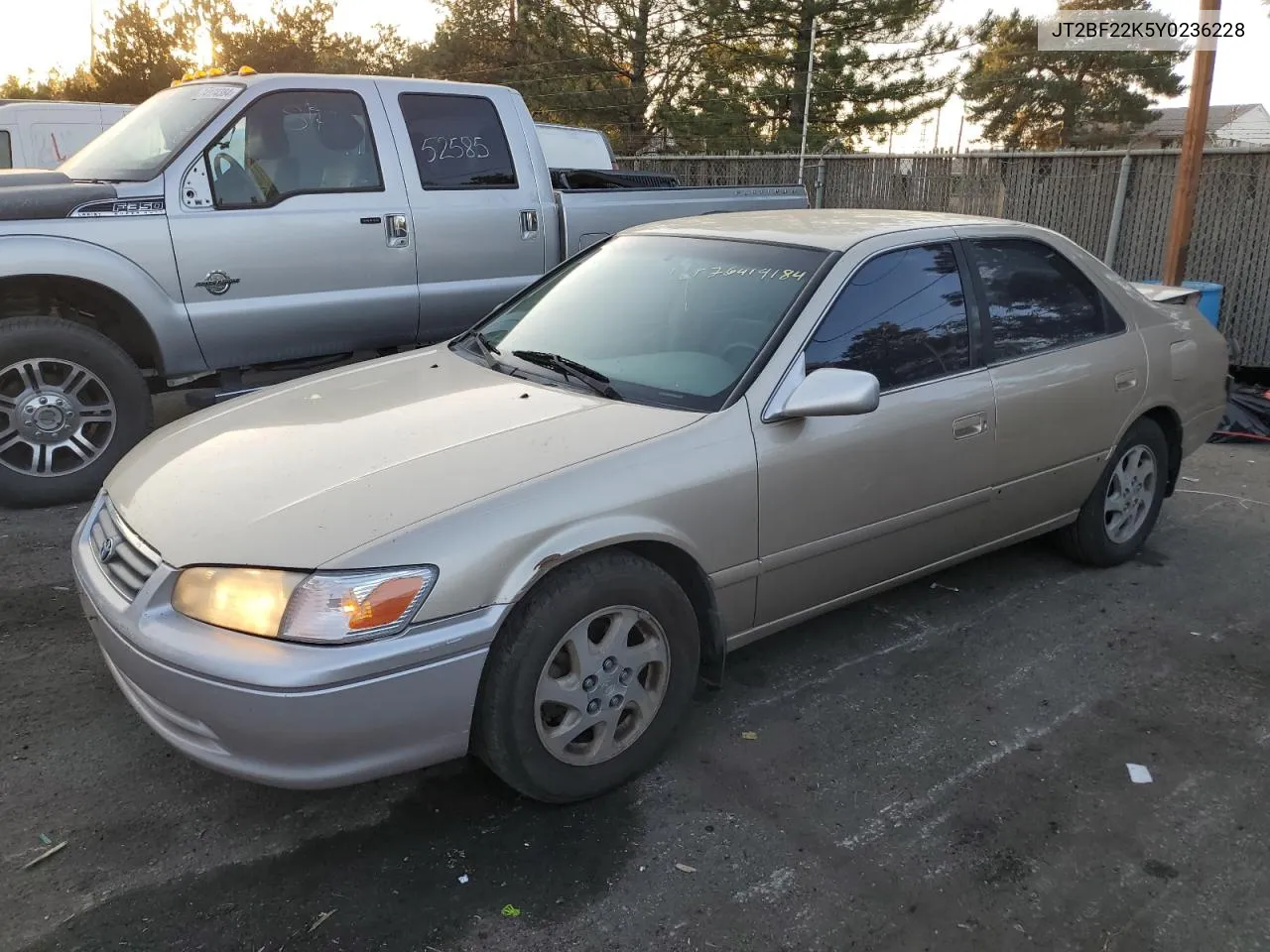 2000 Toyota Camry Ce VIN: JT2BF22K5Y0236228 Lot: 76419184