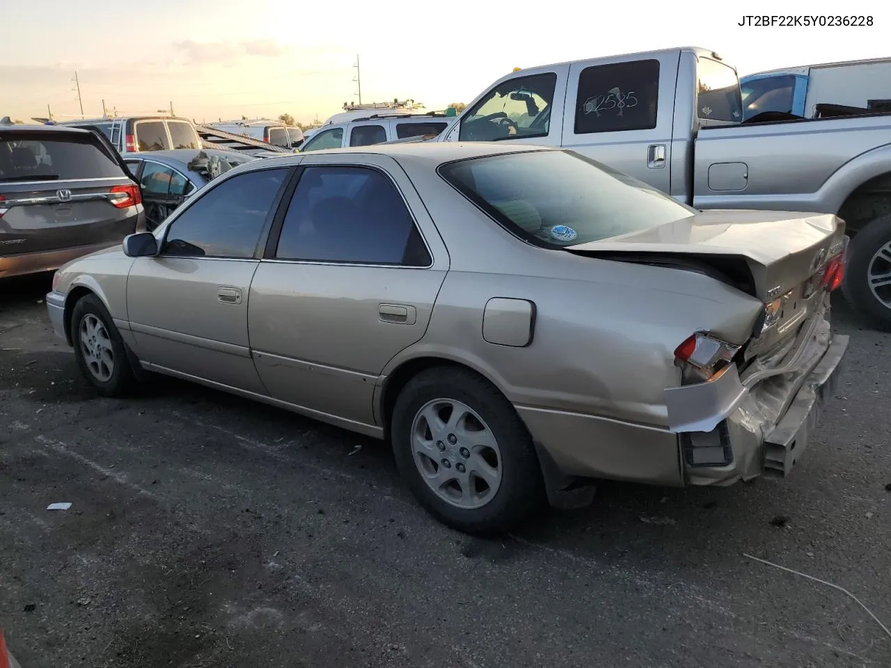 2000 Toyota Camry Ce VIN: JT2BF22K5Y0236228 Lot: 76419184