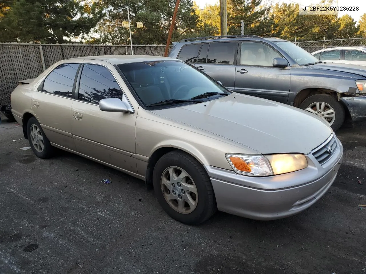 2000 Toyota Camry Ce VIN: JT2BF22K5Y0236228 Lot: 76419184