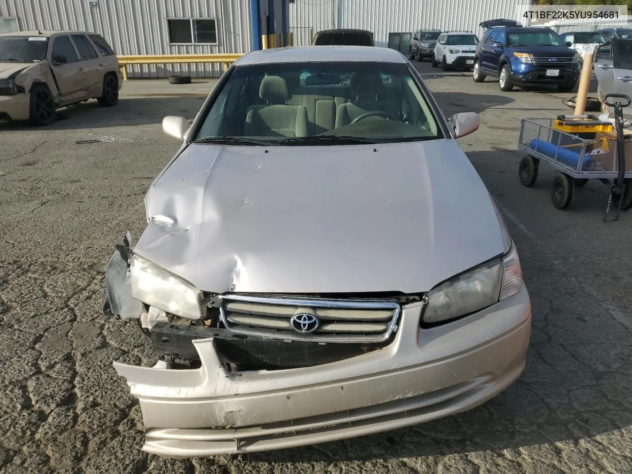 2000 Toyota Camry Le VIN: 4T1BF22K5YU954681 Lot: 77147824