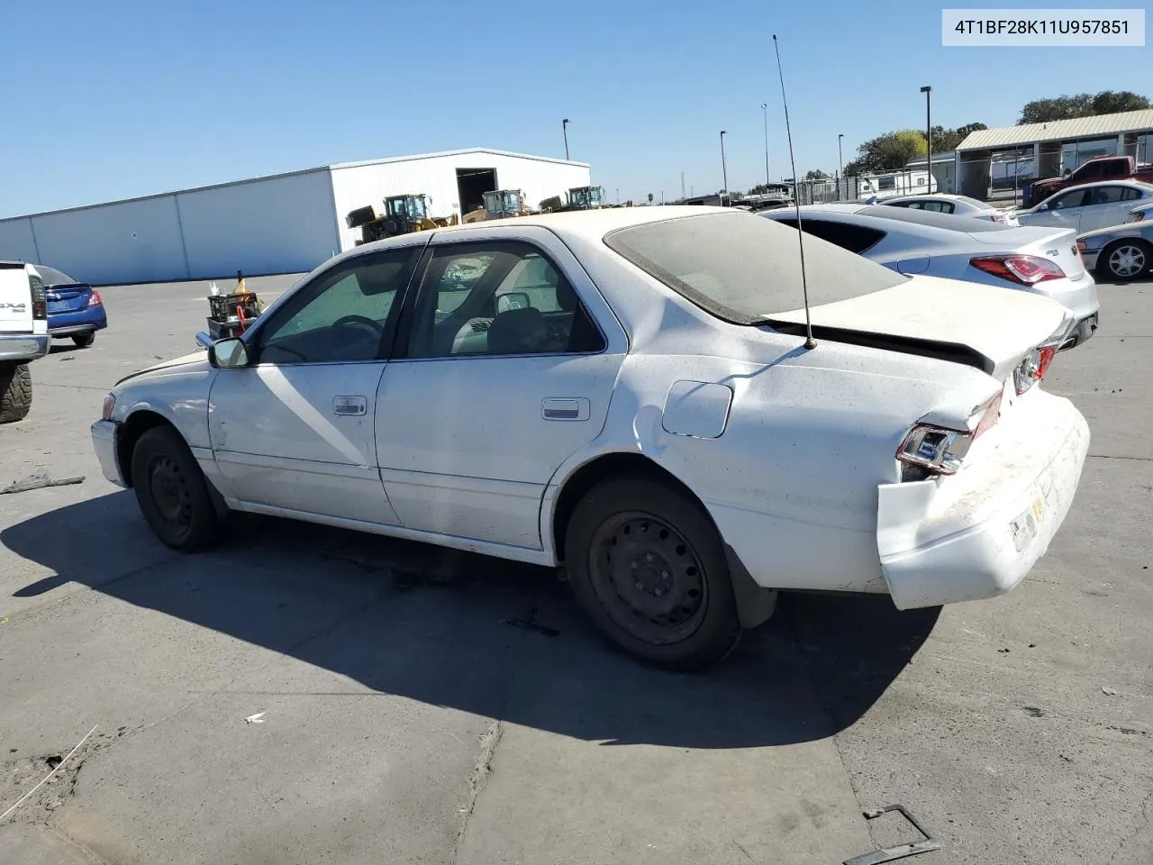 2001 Toyota Camry Le VIN: 4T1BF28K11U957851 Lot: 73991274