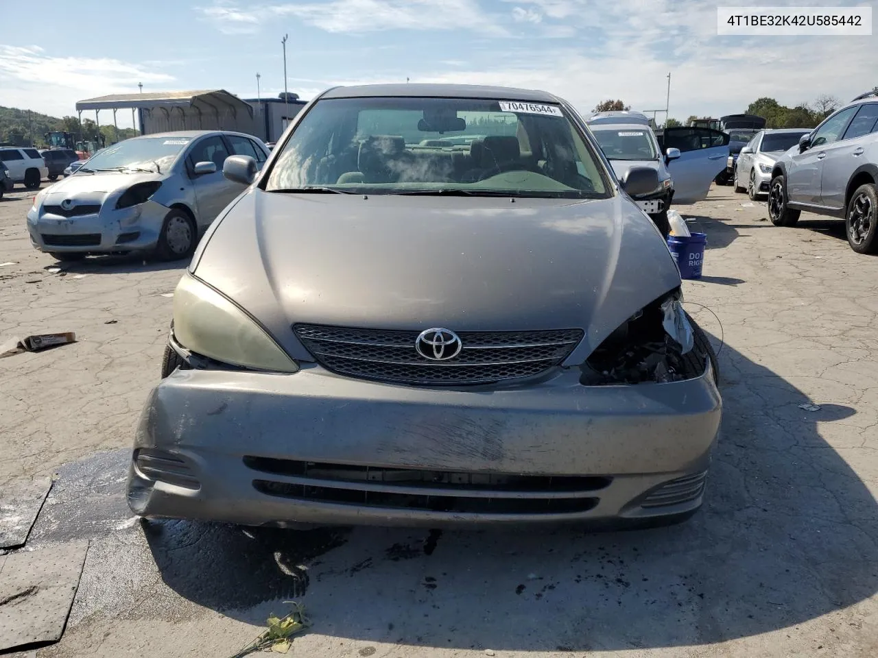 2002 Toyota Camry Le VIN: 4T1BE32K42U585442 Lot: 70476544