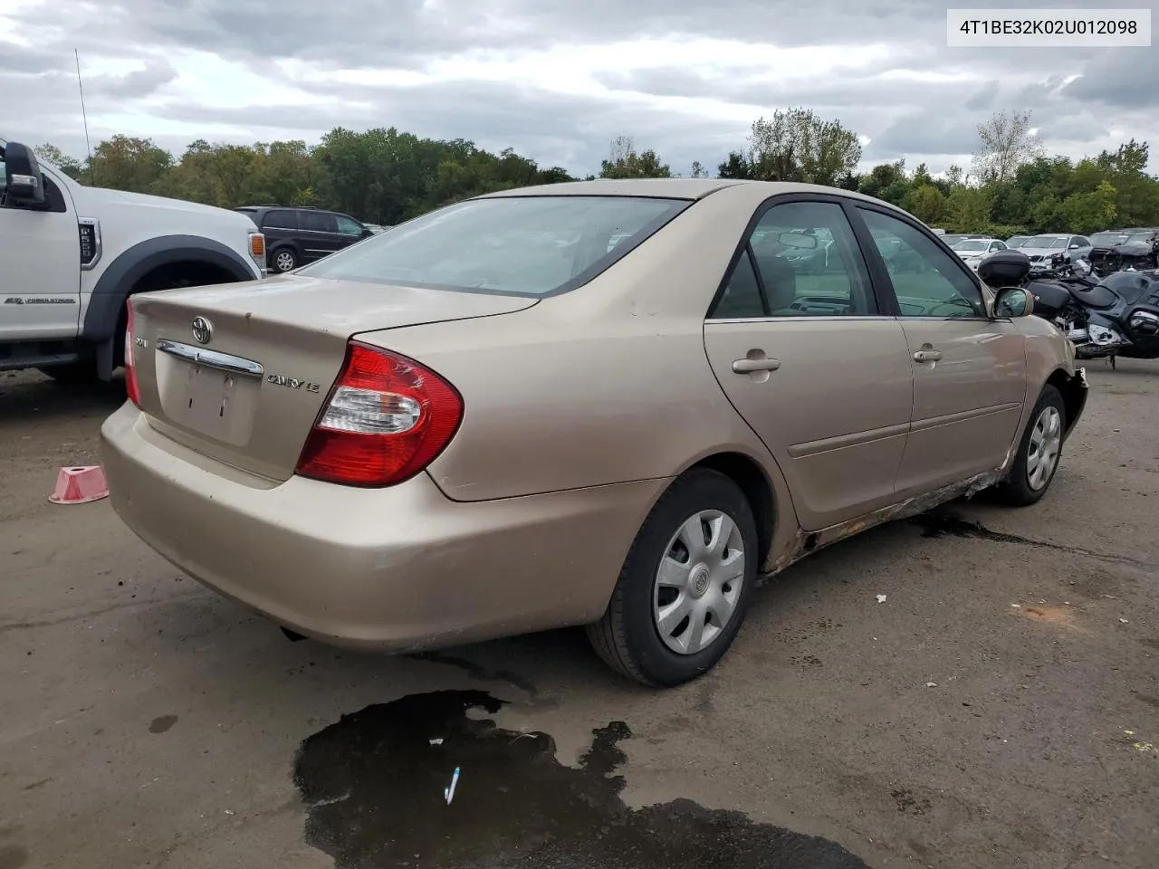 2002 Toyota Camry Le VIN: 4T1BE32K02U012098 Lot: 72148314