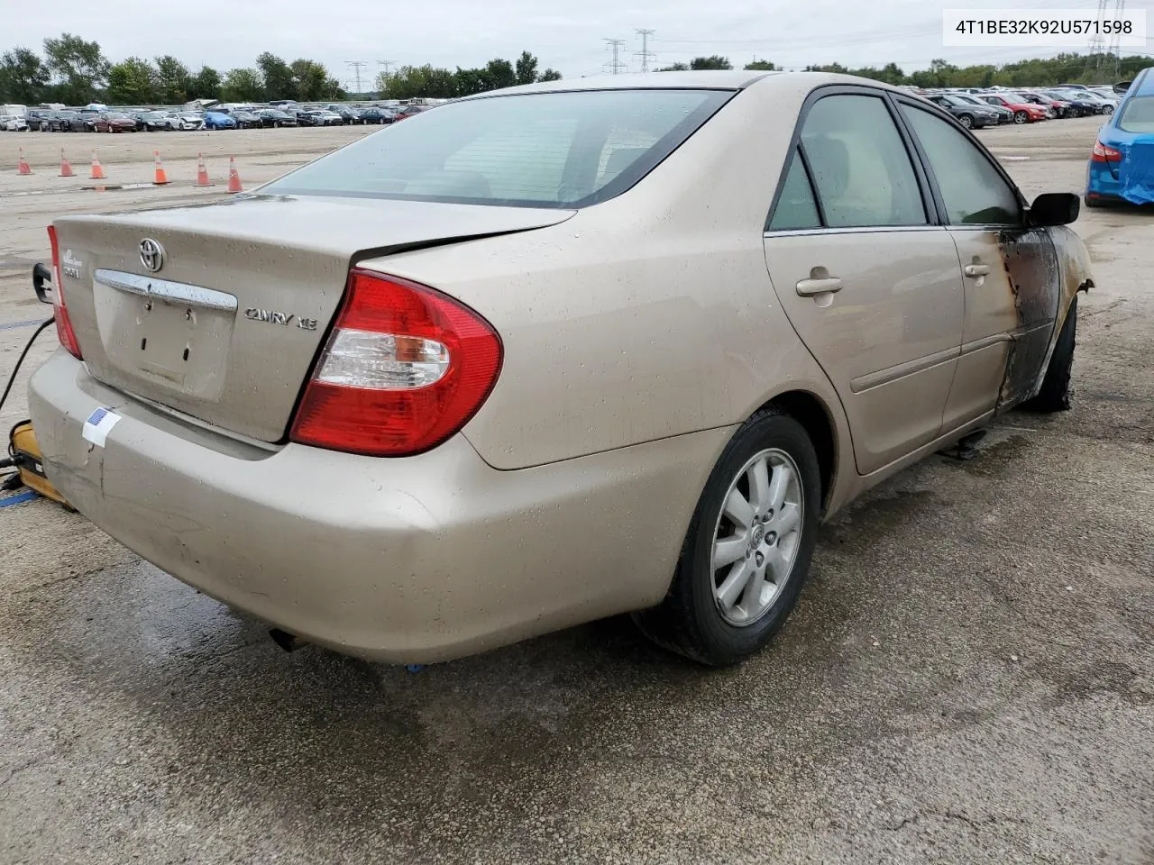 2002 Toyota Camry Le VIN: 4T1BE32K92U571598 Lot: 72623744