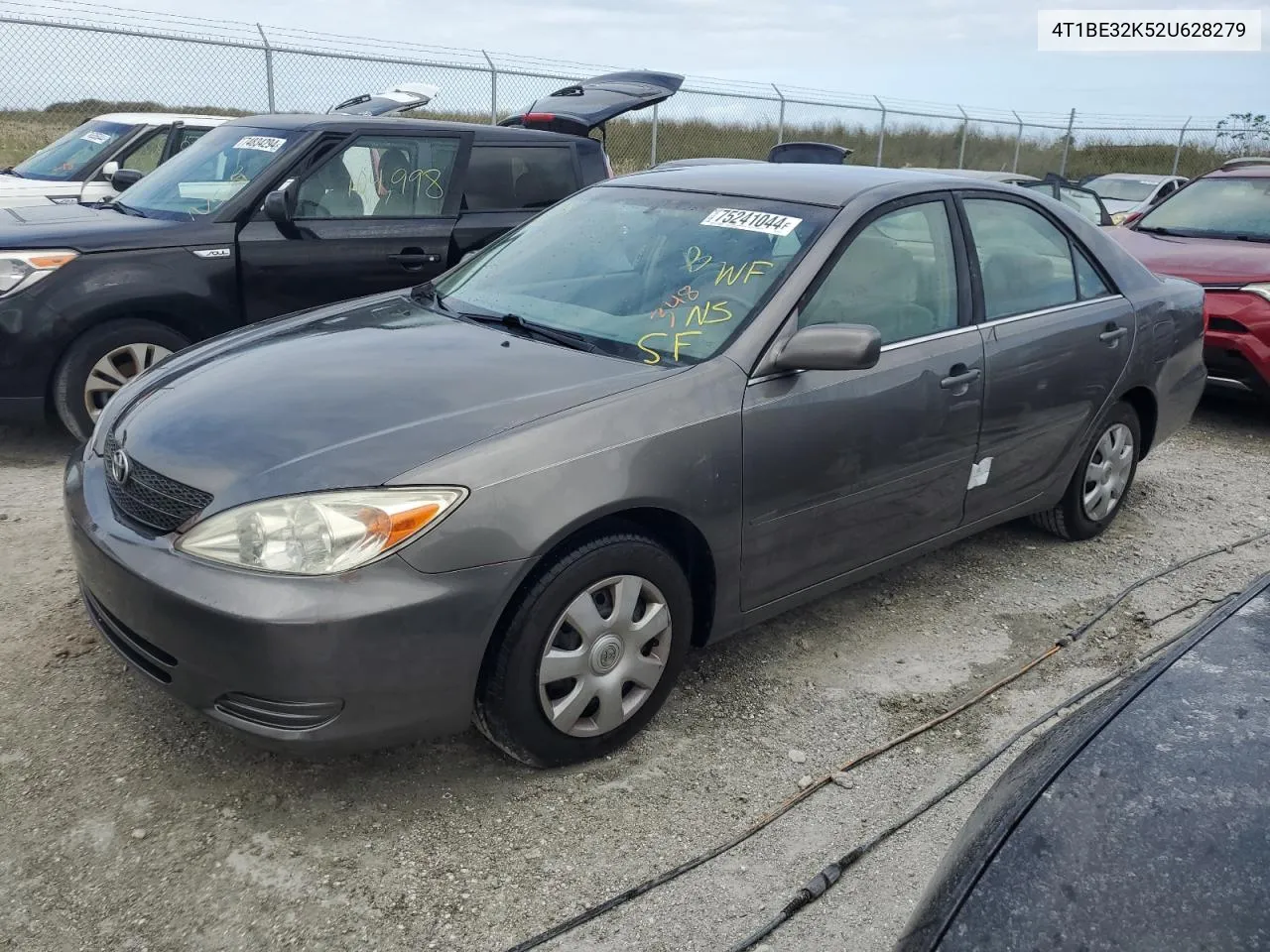 2002 Toyota Camry Le VIN: 4T1BE32K52U628279 Lot: 75241044