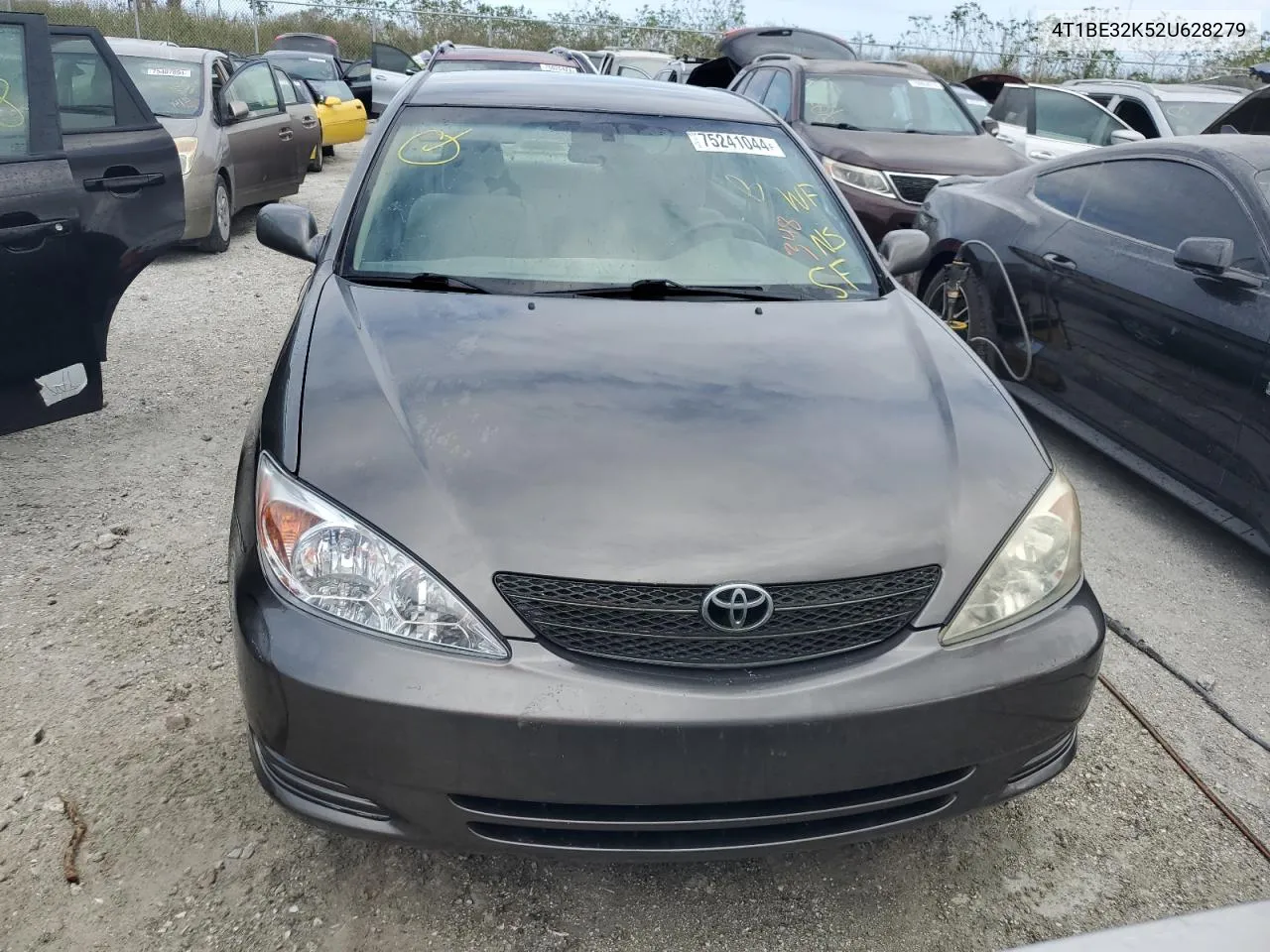 2002 Toyota Camry Le VIN: 4T1BE32K52U628279 Lot: 75241044