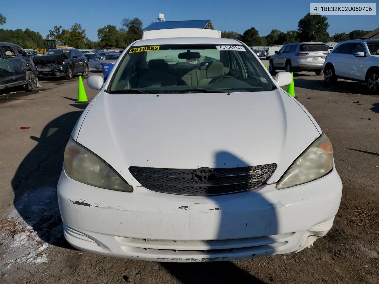 2002 Toyota Camry Le VIN: 4T1BE32K02U050706 Lot: 75454914