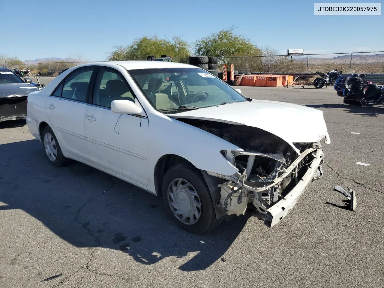 2002 Toyota Camry Le VIN: JTDBE32K220057975 Lot: 77501054