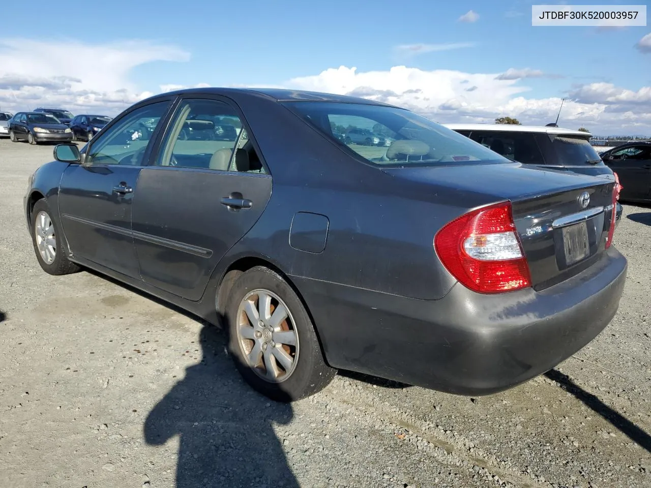 2002 Toyota Camry Le VIN: JTDBF30K520003957 Lot: 81062614