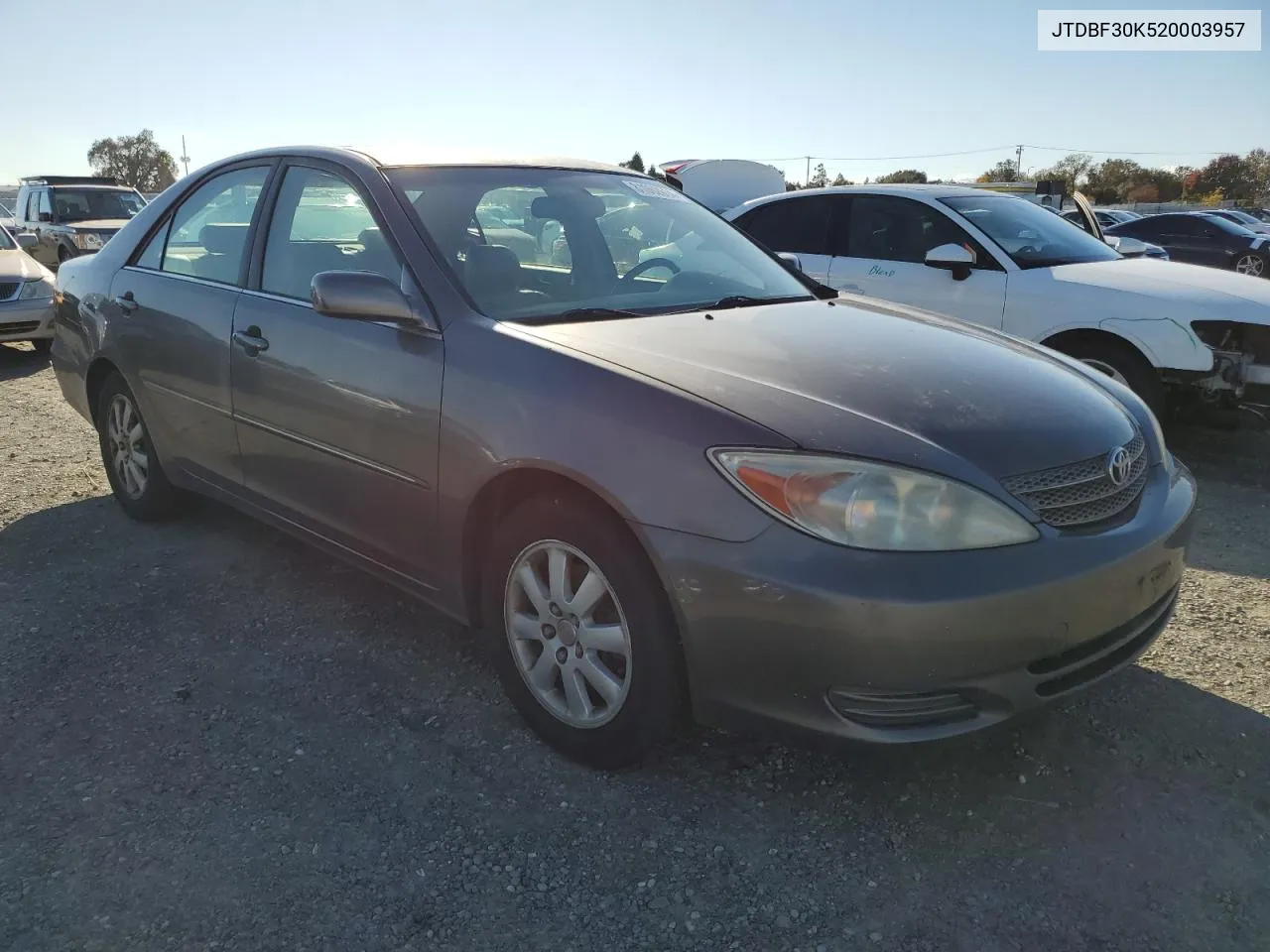 2002 Toyota Camry Le VIN: JTDBF30K520003957 Lot: 81062614