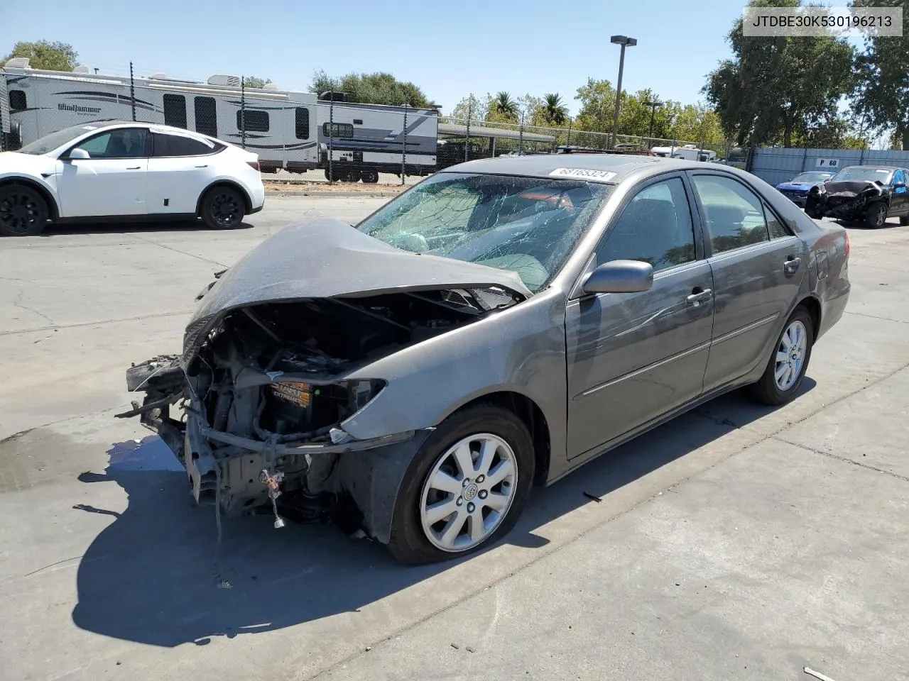 2003 Toyota Camry Le VIN: JTDBE30K530196213 Lot: 68165324