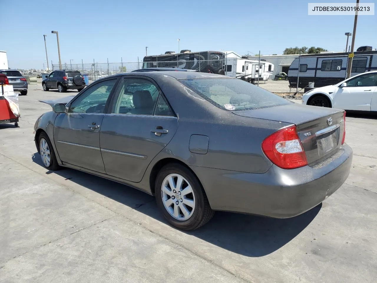 2003 Toyota Camry Le VIN: JTDBE30K530196213 Lot: 68165324