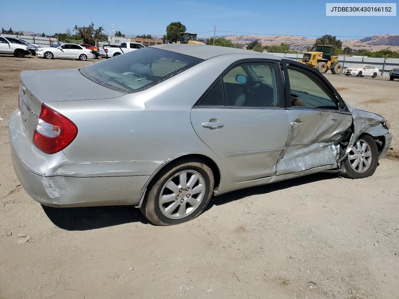 2003 Toyota Camry Le VIN: JTDBE30K430166152 Lot: 70307124