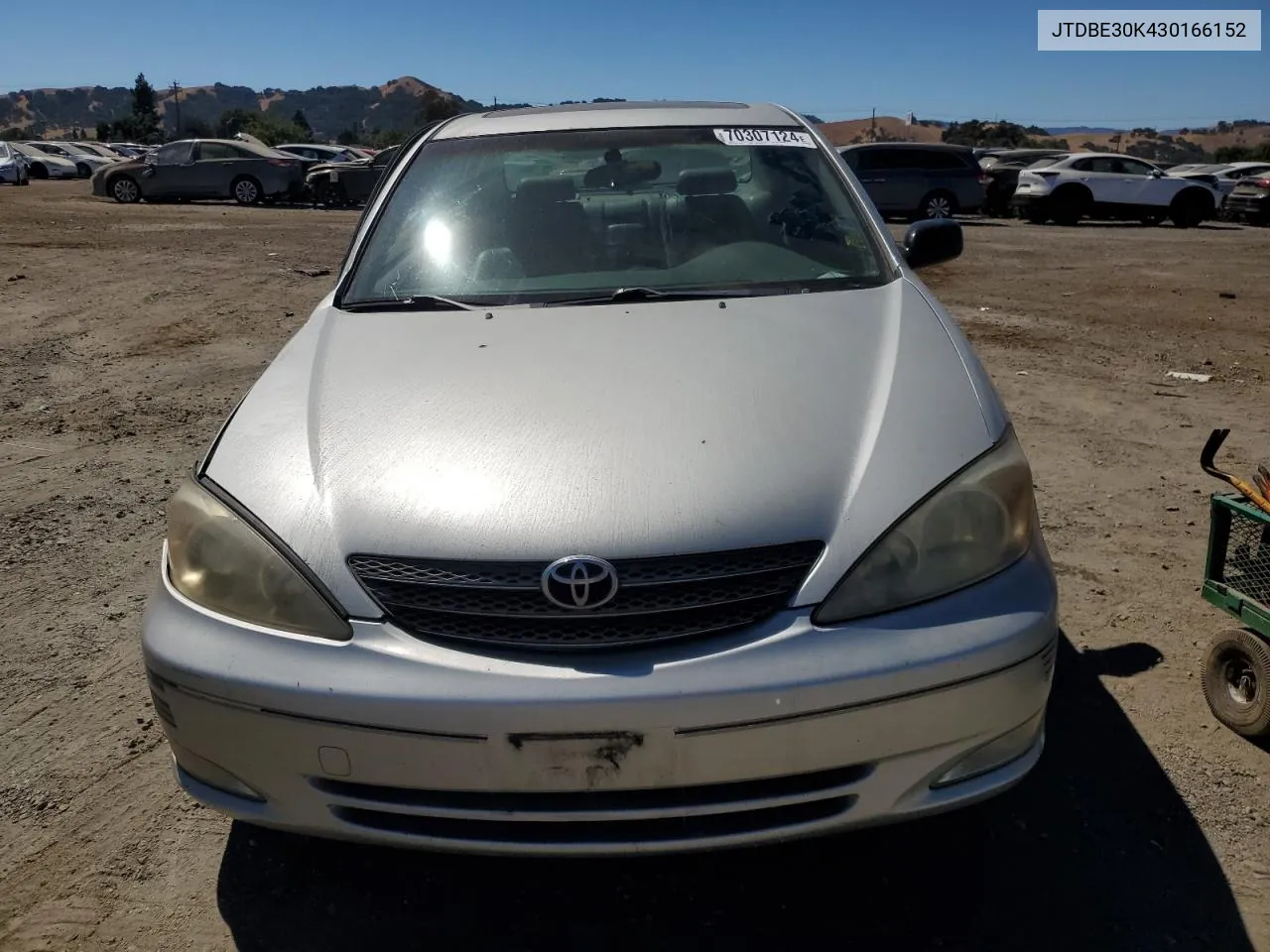 2003 Toyota Camry Le VIN: JTDBE30K430166152 Lot: 70307124