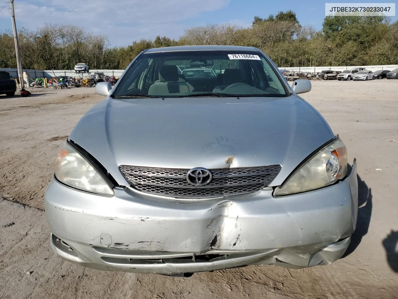 2003 Toyota Camry Le VIN: JTDBE32K730233047 Lot: 76118604