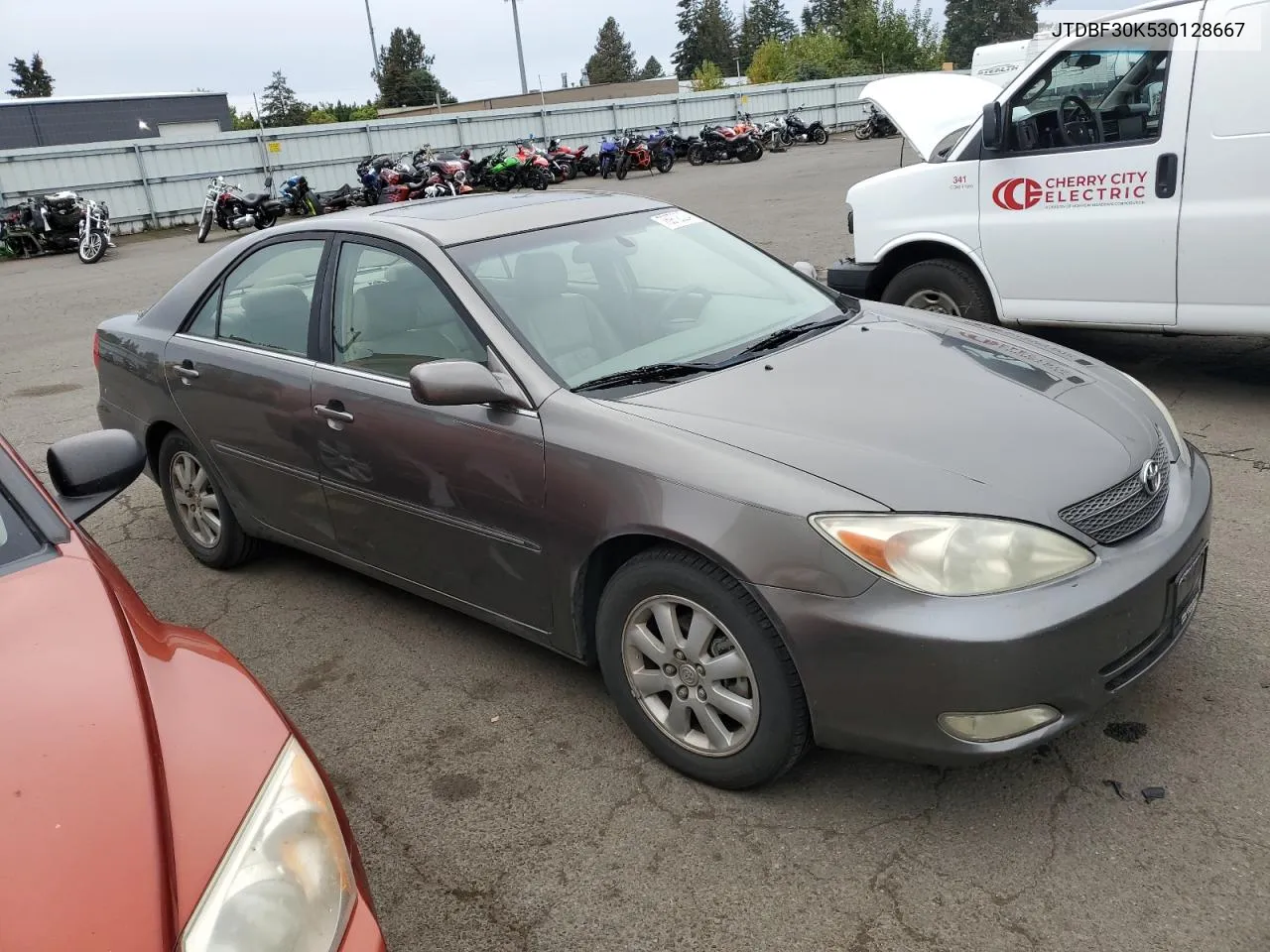 2003 Toyota Camry Le VIN: JTDBF30K530128667 Lot: 76972024