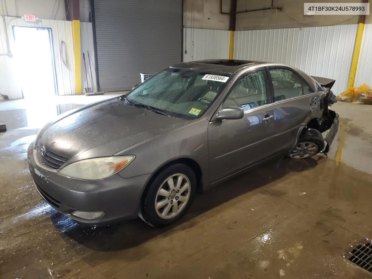 2004 Toyota Camry Le VIN: 4T1BF30K24U578993 Lot: 61938564