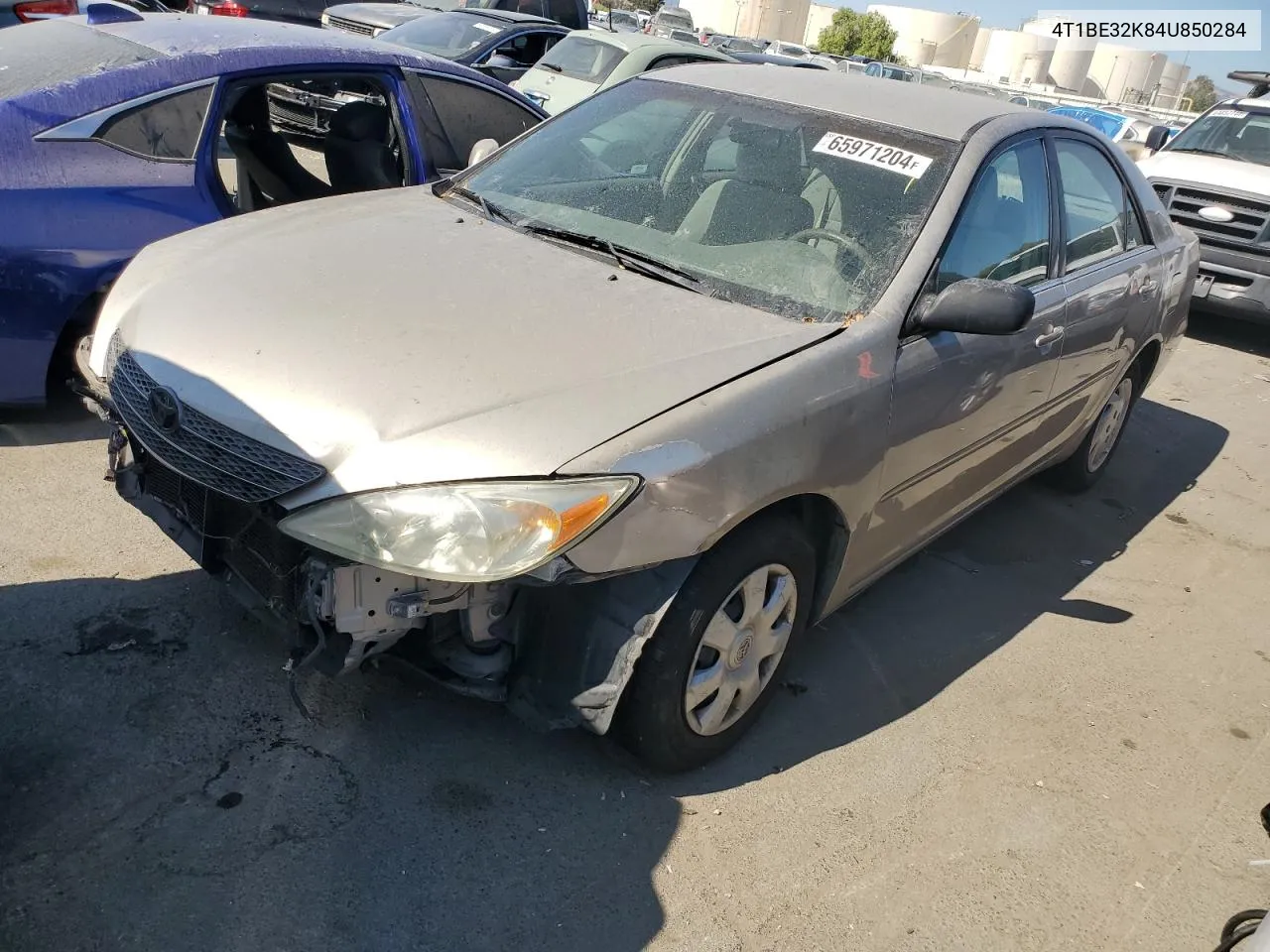 2004 Toyota Camry Le VIN: 4T1BE32K84U850284 Lot: 65971204