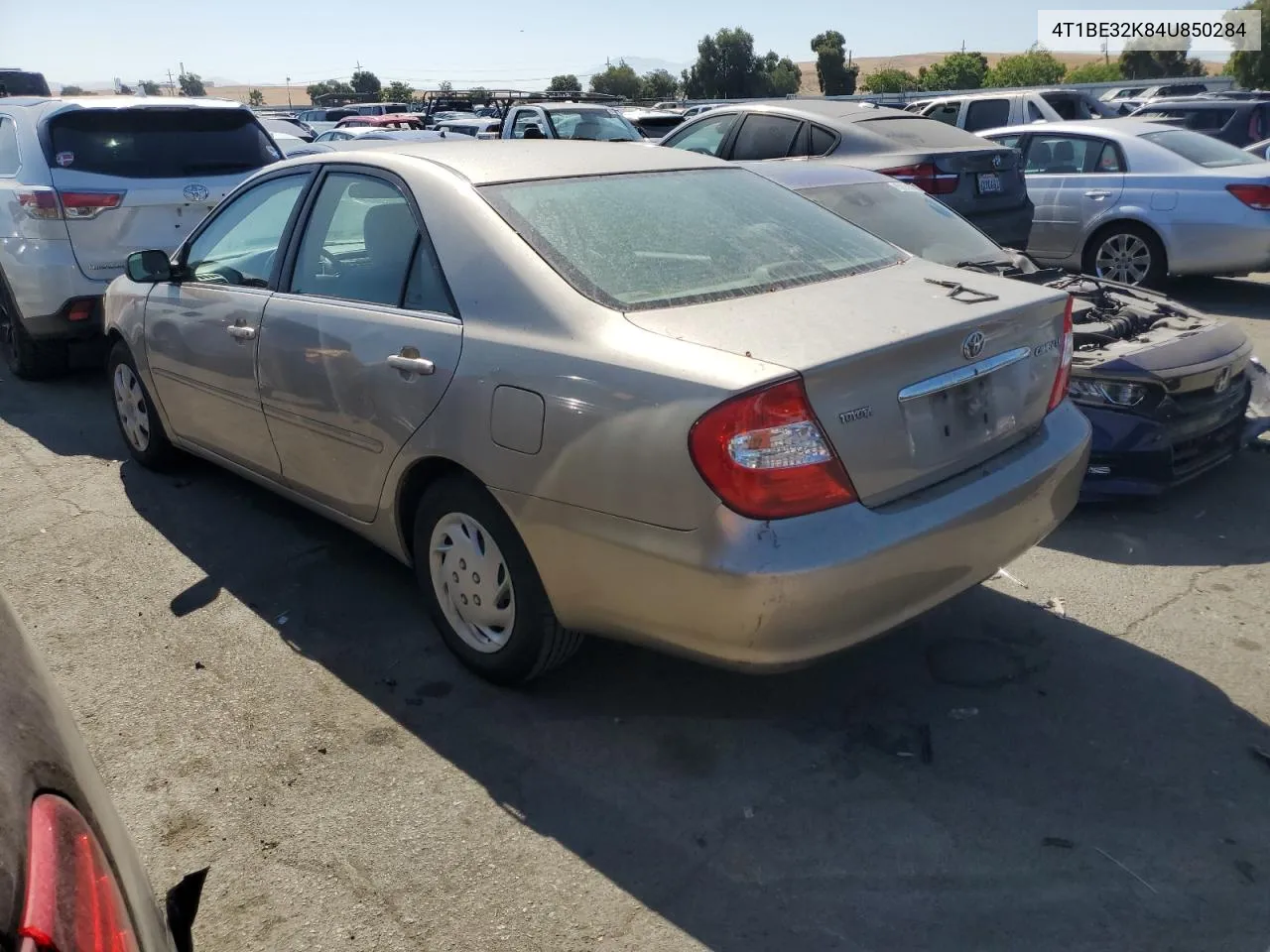 2004 Toyota Camry Le VIN: 4T1BE32K84U850284 Lot: 65971204