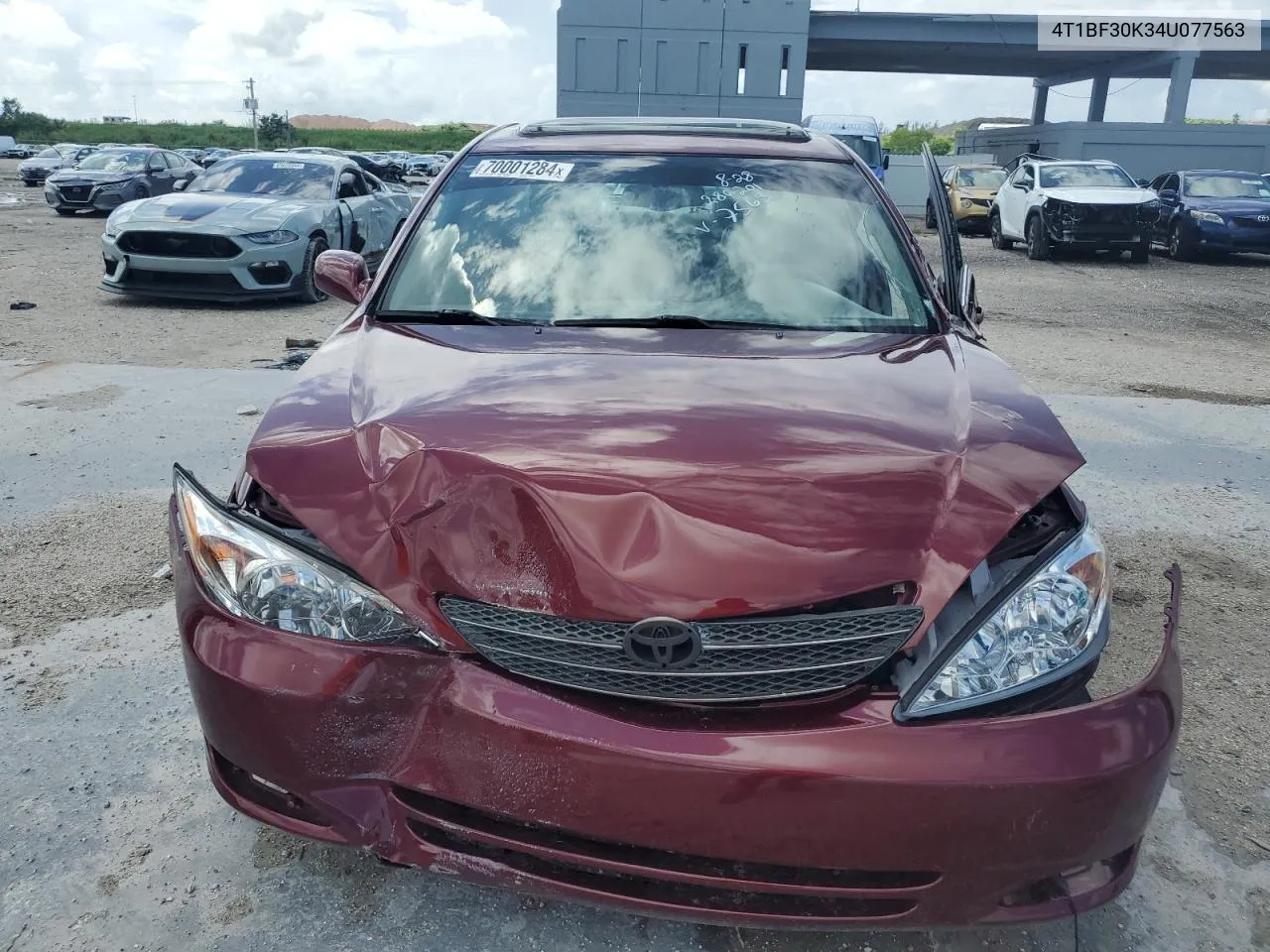 2004 Toyota Camry Le VIN: 4T1BF30K34U077563 Lot: 70001284