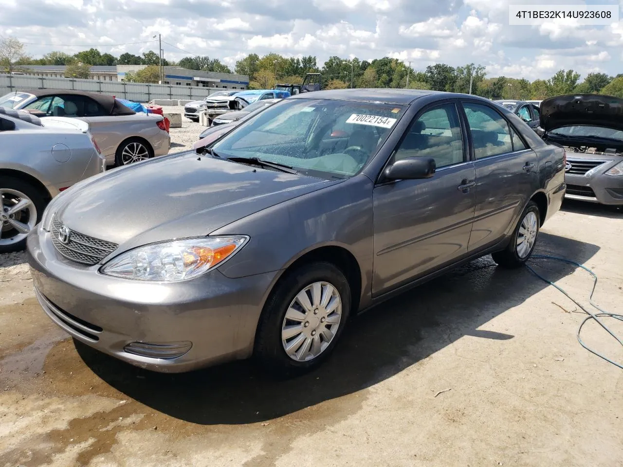 2004 Toyota Camry Le VIN: 4T1BE32K14U923608 Lot: 70022154