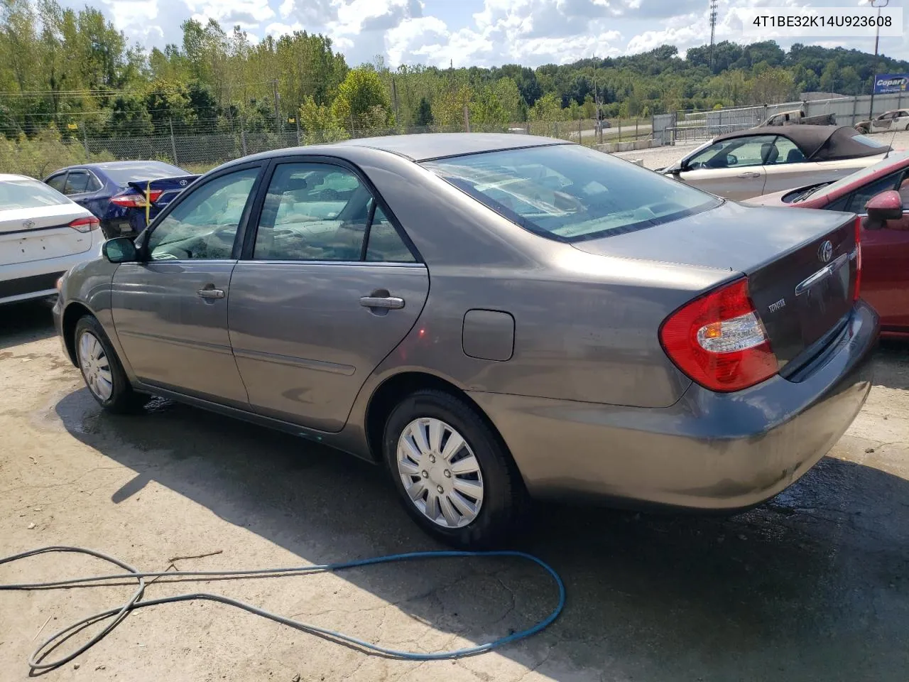 2004 Toyota Camry Le VIN: 4T1BE32K14U923608 Lot: 70022154