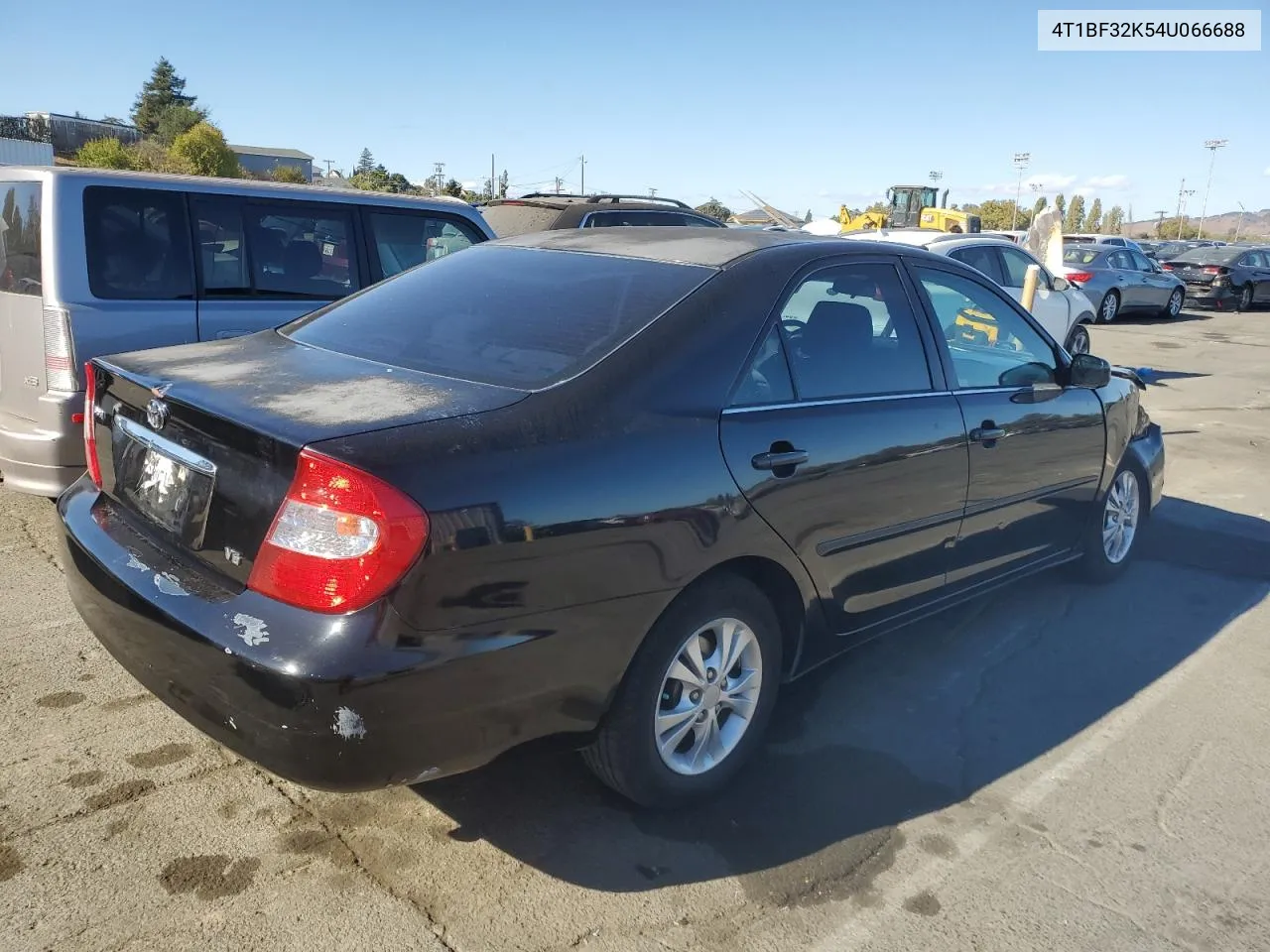 2004 Toyota Camry Le VIN: 4T1BF32K54U066688 Lot: 70488924