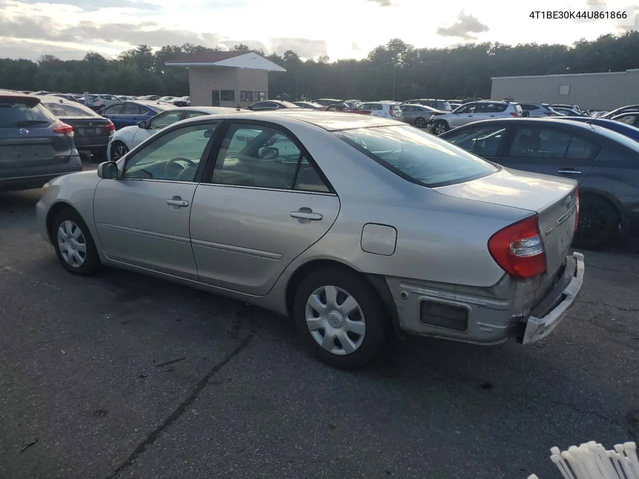 2004 Toyota Camry Le VIN: 4T1BE30K44U861866 Lot: 71540664