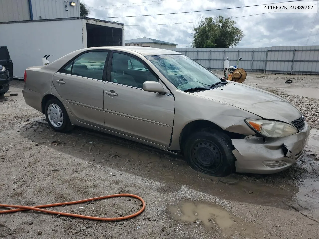 2004 Toyota Camry Le VIN: 4T1BE32K14U889752 Lot: 73363114