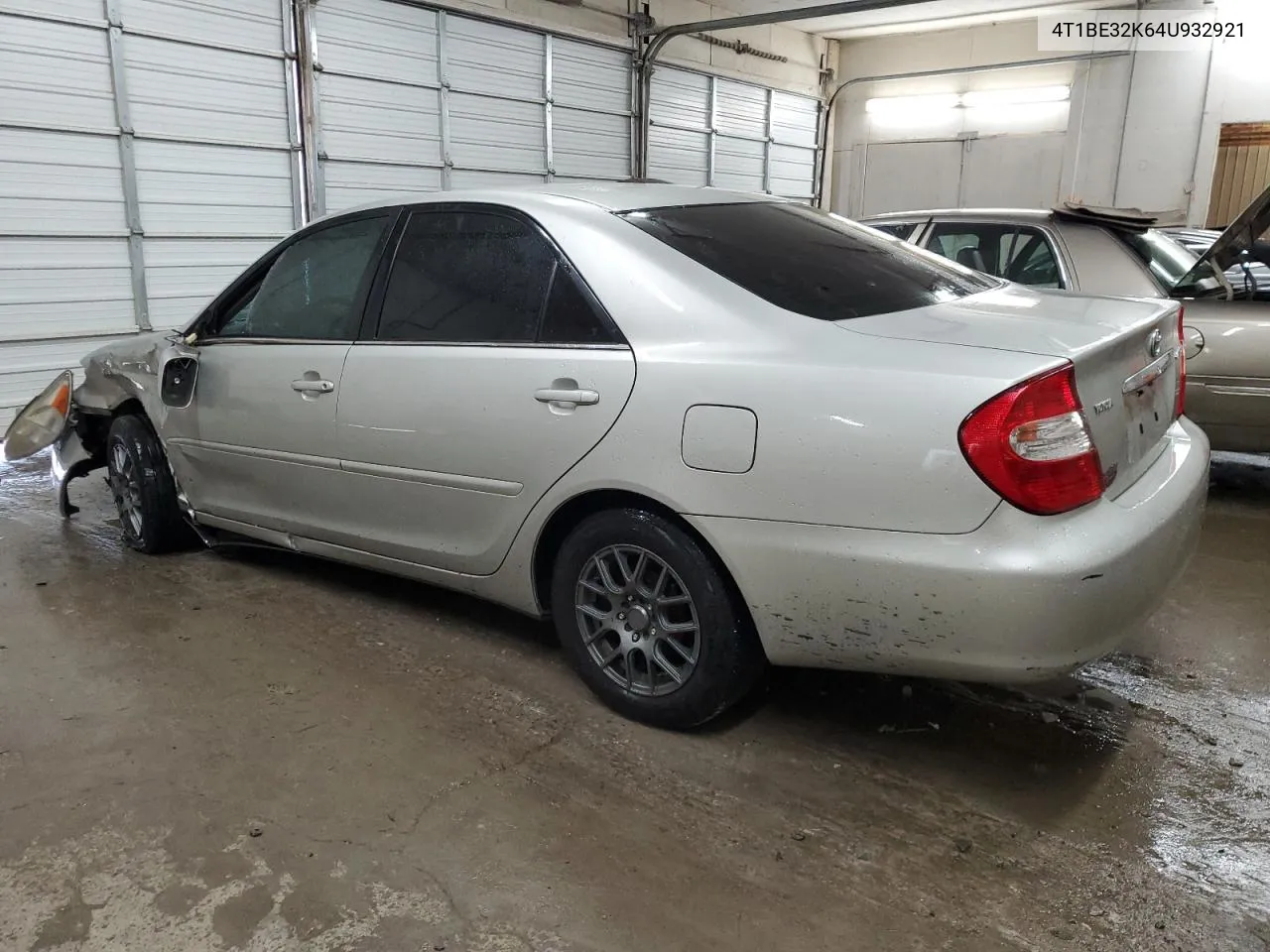 2004 Toyota Camry Le VIN: 4T1BE32K64U932921 Lot: 73993774