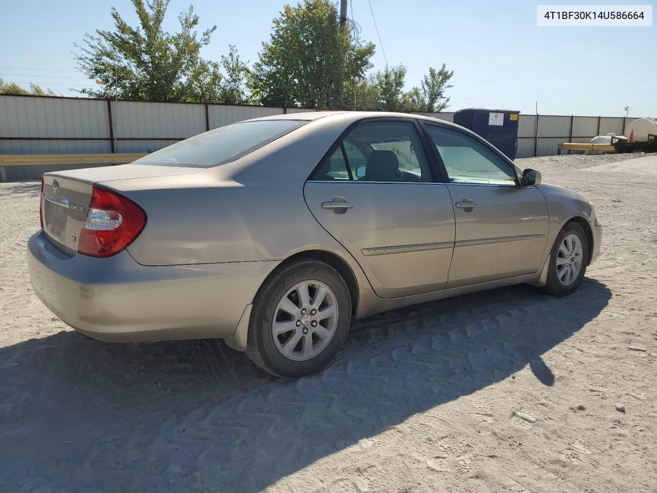 2004 Toyota Camry Le VIN: 4T1BF30K14U586664 Lot: 74350304