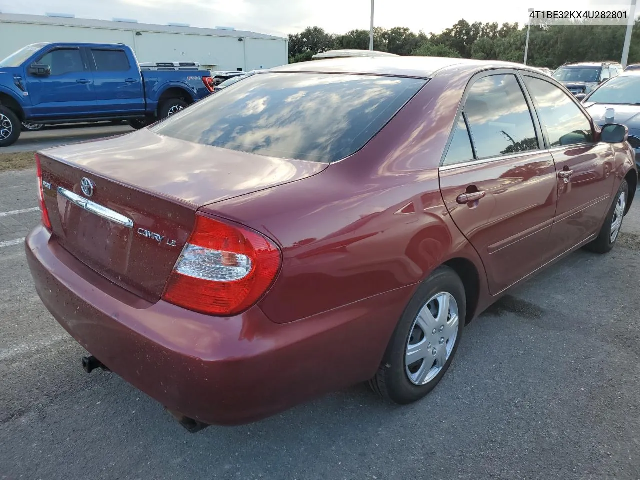 2004 Toyota Camry Le VIN: 4T1BE32KX4U282801 Lot: 74681324