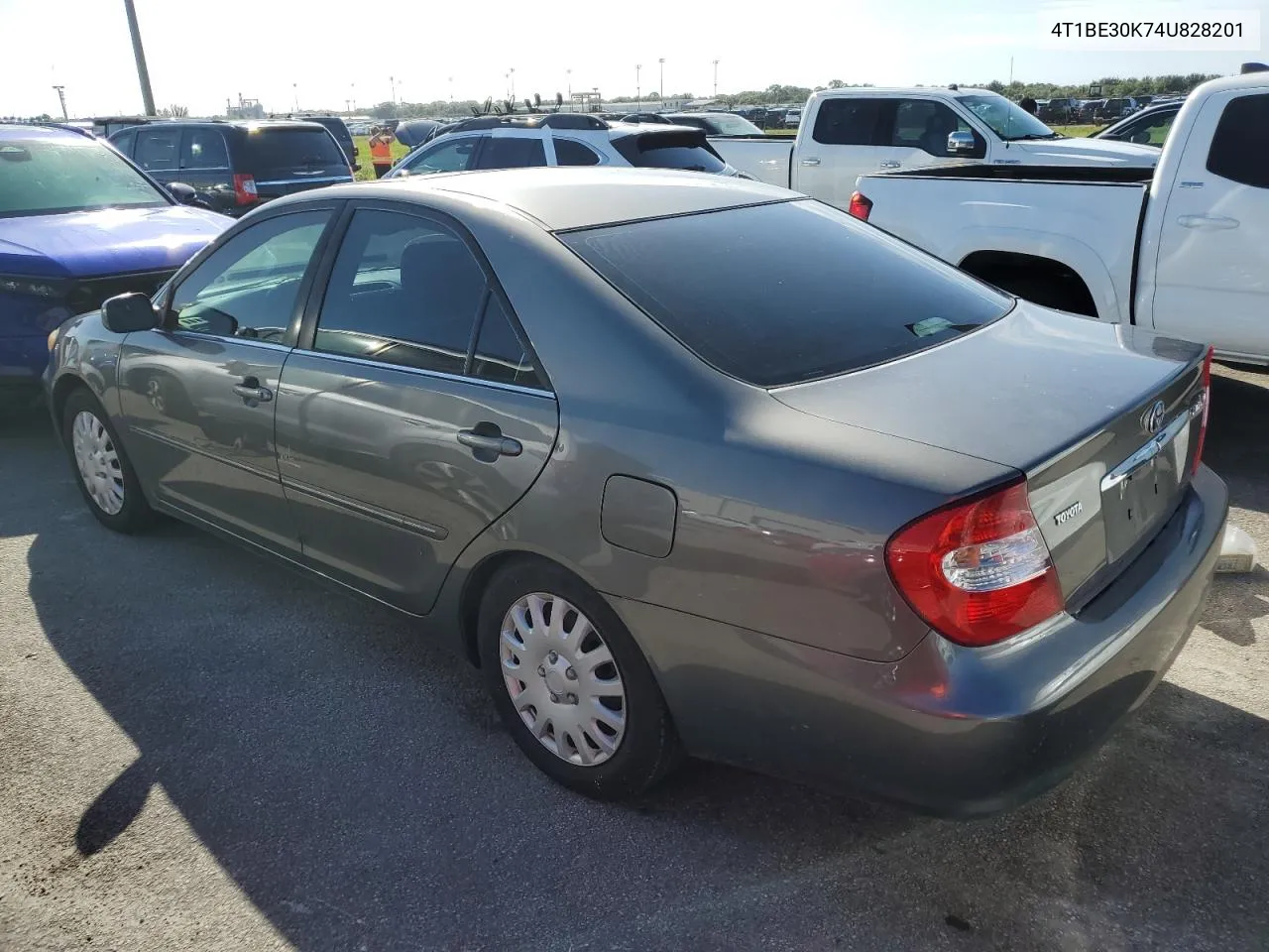 2004 Toyota Camry Le VIN: 4T1BE30K74U828201 Lot: 76010264