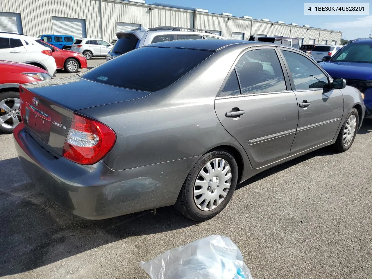 2004 Toyota Camry Le VIN: 4T1BE30K74U828201 Lot: 76010264