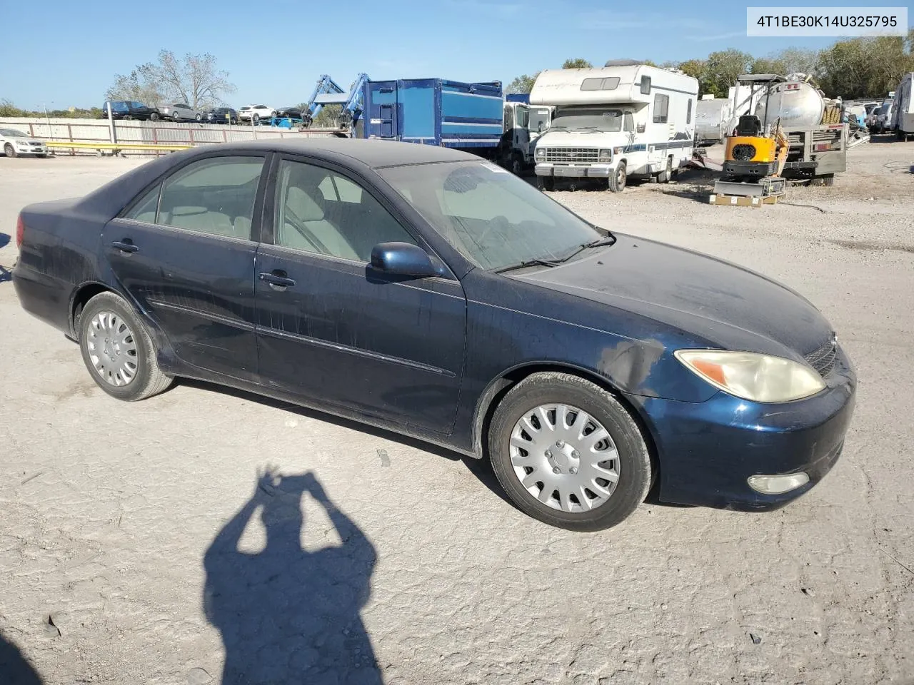 2004 Toyota Camry Le VIN: 4T1BE30K14U325795 Lot: 76203094