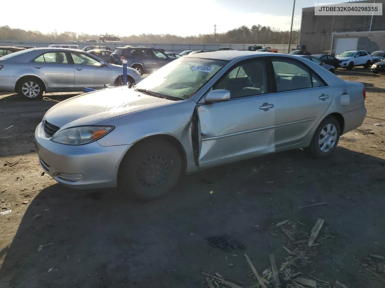 2004 Toyota Camry Le VIN: JTDBE32K040298355 Lot: 79318054