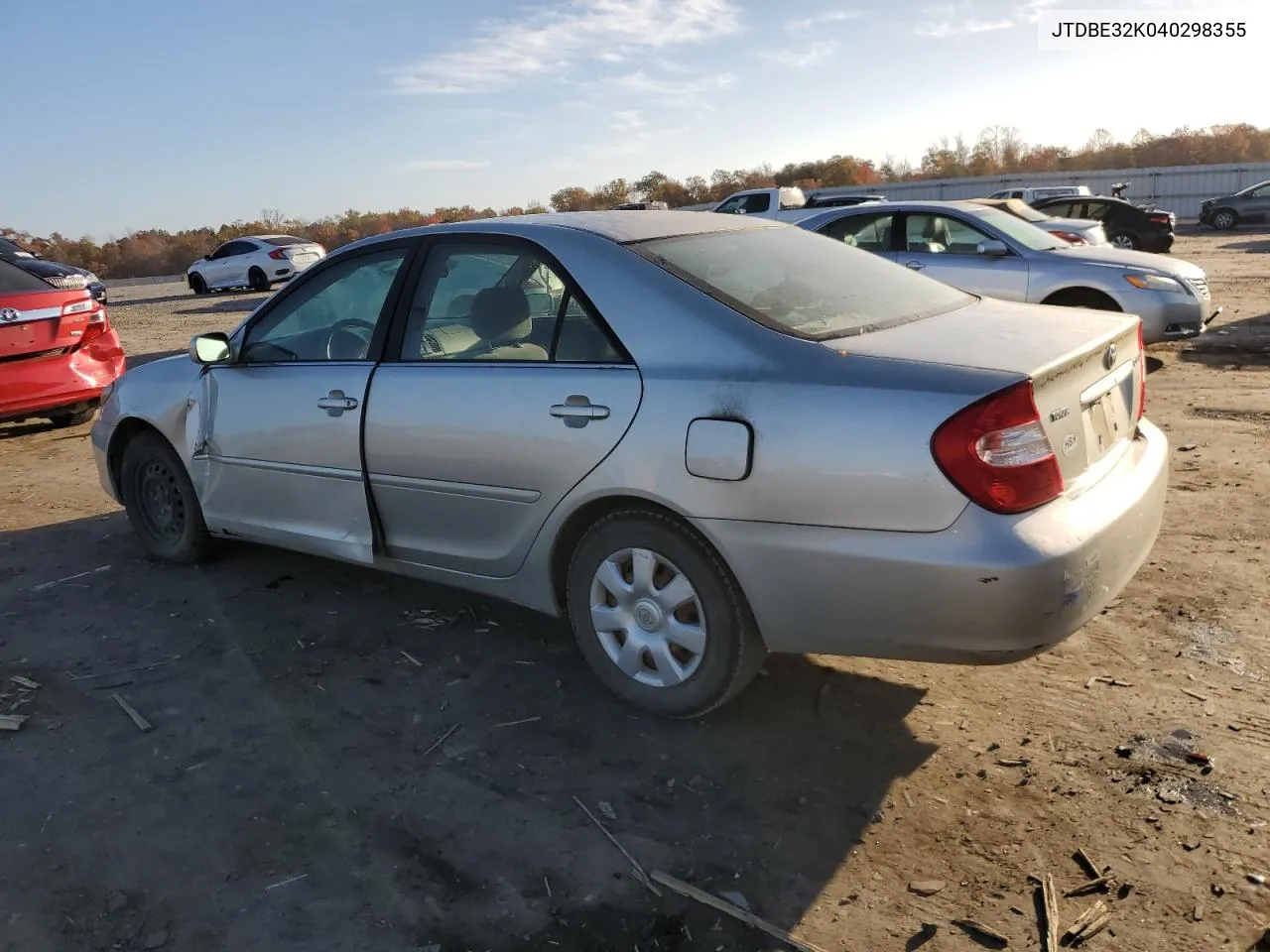 2004 Toyota Camry Le VIN: JTDBE32K040298355 Lot: 79318054