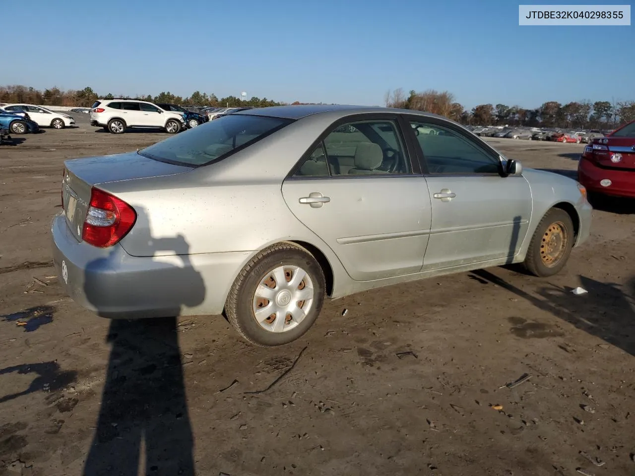 2004 Toyota Camry Le VIN: JTDBE32K040298355 Lot: 79318054