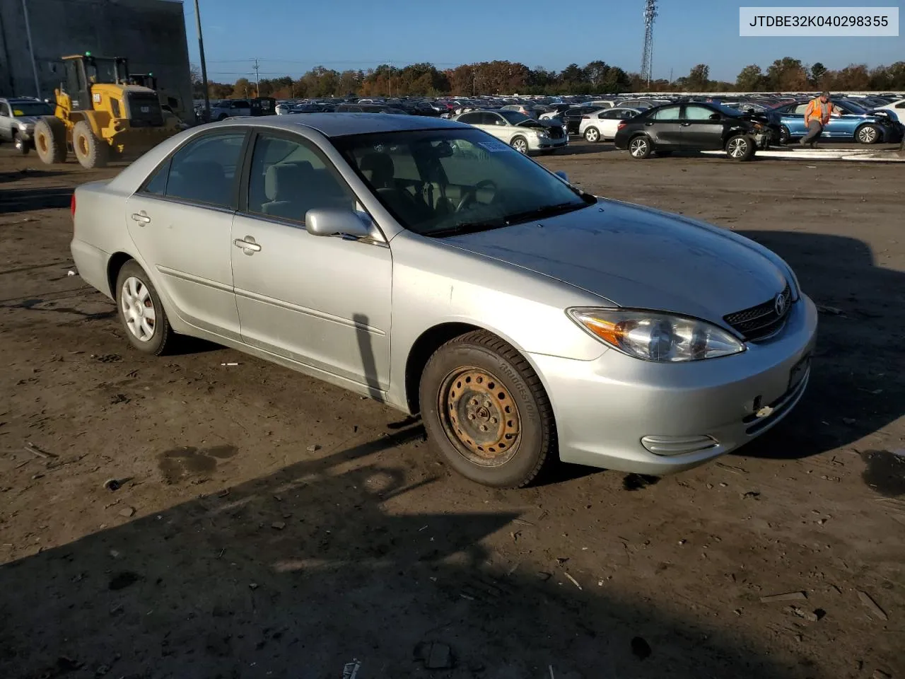 2004 Toyota Camry Le VIN: JTDBE32K040298355 Lot: 79318054