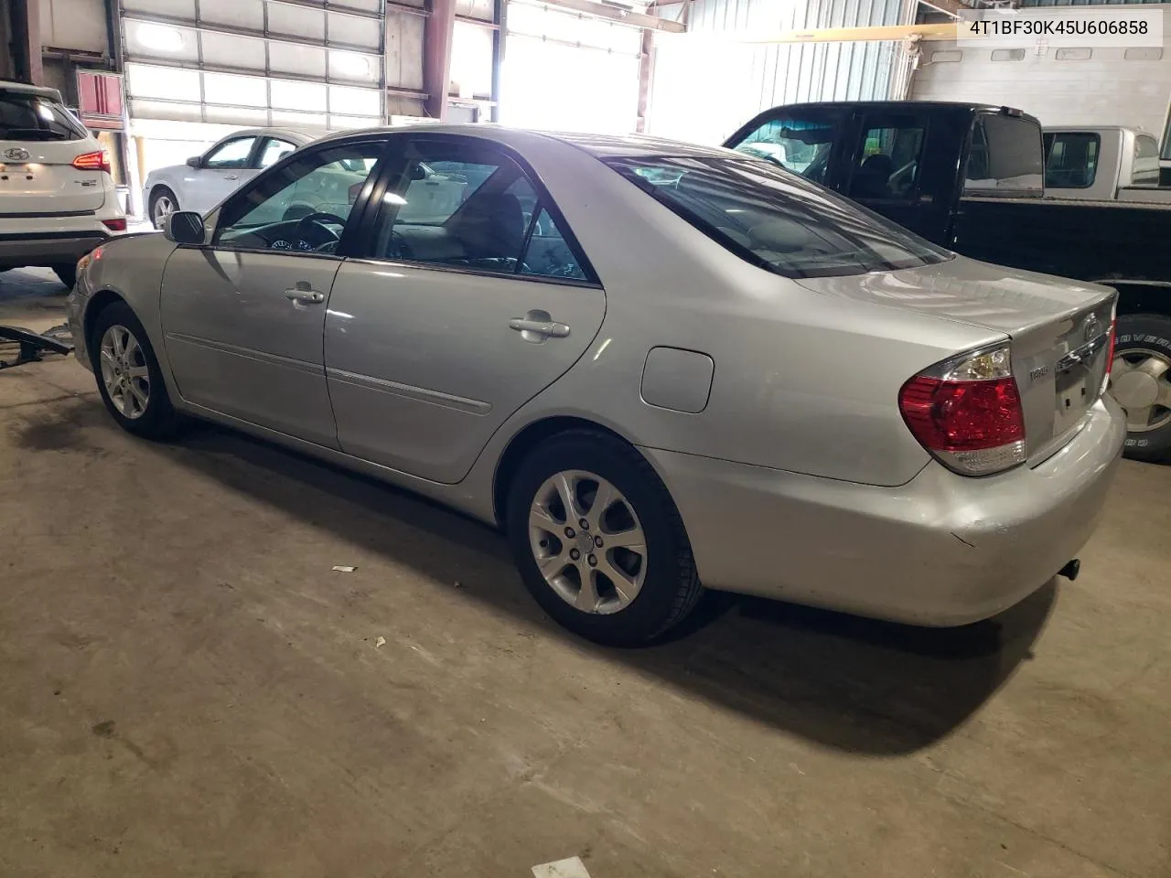 2005 Toyota Camry Le VIN: 4T1BF30K45U606858 Lot: 56208684