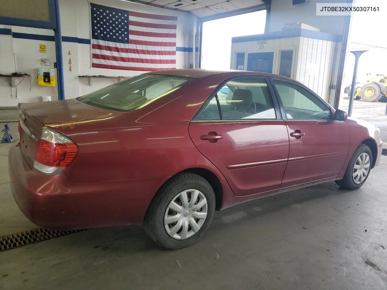 JTDBE32KX50307161 2005 Toyota Camry Le