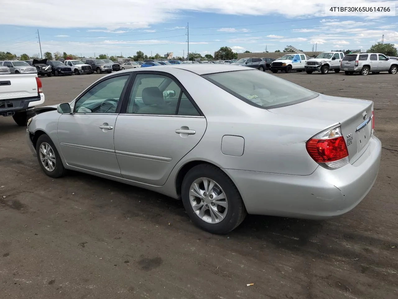 2005 Toyota Camry Le VIN: 4T1BF30K65U614766 Lot: 72061314