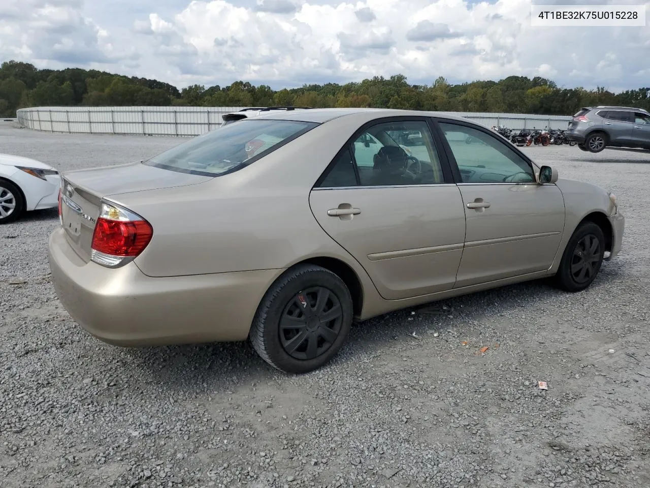 2005 Toyota Camry Le VIN: 4T1BE32K75U015228 Lot: 73808954