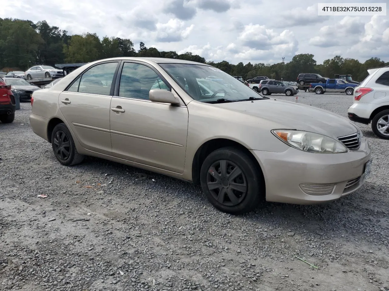 2005 Toyota Camry Le VIN: 4T1BE32K75U015228 Lot: 73808954