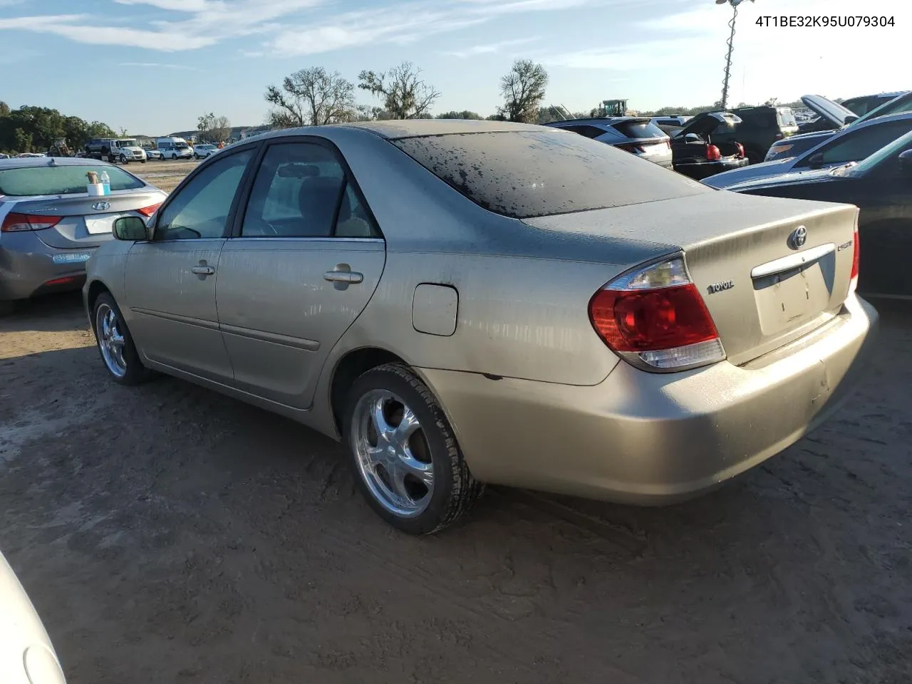 2005 Toyota Camry Le VIN: 4T1BE32K95U079304 Lot: 74099934